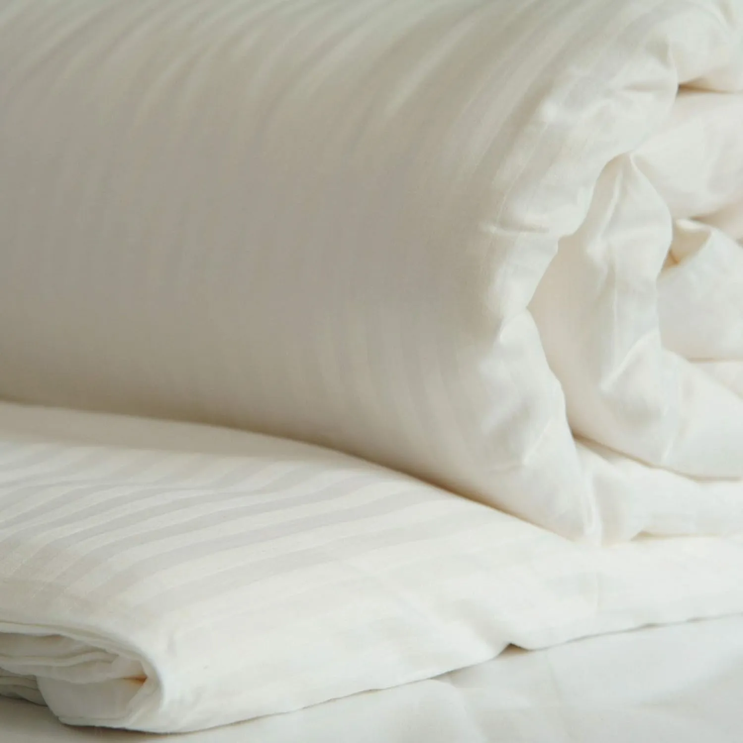 CUDDLE DREAMS Silk Comforter for Winter, 100% Long-Strand Silk Filling, Natural & Breathable (King Size)